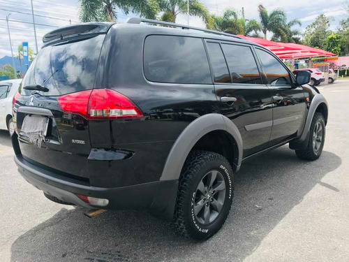 Mitsubishi Pajero Outdoor