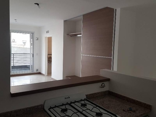 Imagen 7 de 30 de Monoambiente/oficina Con Balcon Sobre Jb Justo Y Vera Apto Profesional