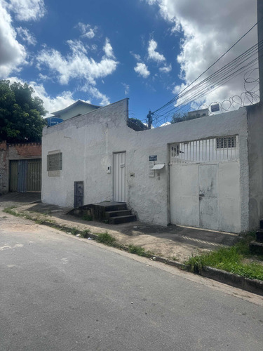 Lote Com Quatro Casas