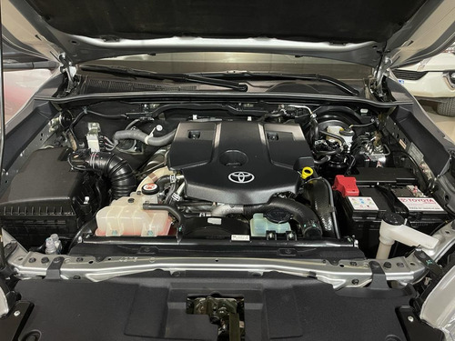 Imagen 5 de 20 de Toyota Hilux 2020 2.8 Cd Sr 177cv 4x4