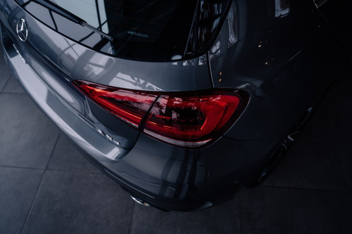Imagen 12 de 15 de Mercedes Benz Amg A 35 Hatch