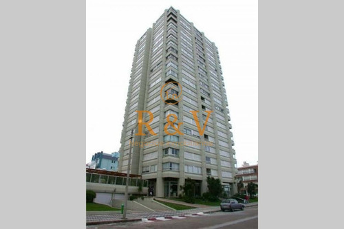 Imagen 15 de 15 de Venta De Apartamento 2 Dormitorios Y Cuarto De Servicio. En Península, Punta Del Este.