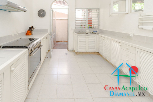 Cad Casa Ticitzin. Terraza Con Alberca, Camastros Y Vista A La Bahía De Acapulco