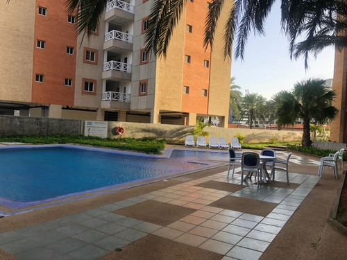 Luminoso Apartamento En Venta, Sector Costa Azul Ic-00539