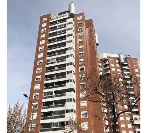 Imagen 3 de 16 de Depto. De 2 Ambientes En 12° Piso Con Espectacular Vista Al Río Con Cochera Cubierta!!!