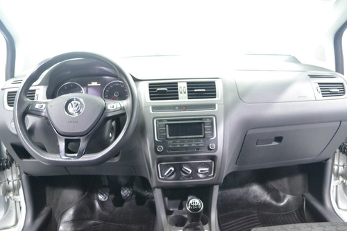 Imagen 10 de 12 de Volkswagen Suran 1.6 Trendline Mt 2016-imolaautos