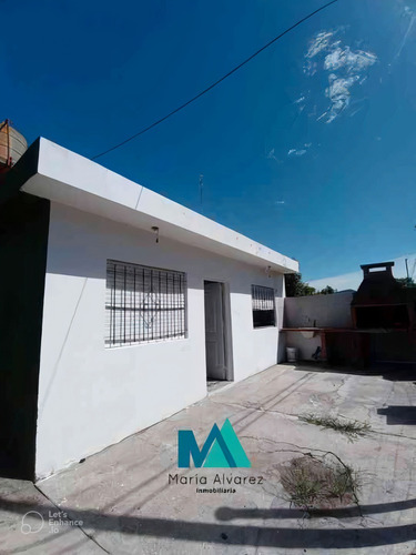 Venta Casa En Mar Del Tuyu, Amueblada, Con Amplio Parque Propio, 13 Bis Nro. 5649, La Costa