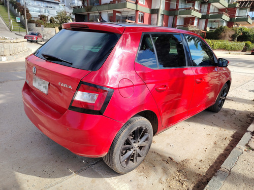 Vendo Mi Skoda Fabia Turbo Automático ¡vehículo De Asegur
