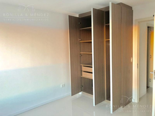 Piso Alto, Vista A Brava Y Mansa , 2 Dormitorios, 2 Baños, A Estrenar, Gastos Comunes Bajos!