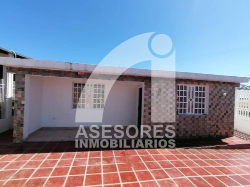 Imagen 3 de 10 de Casa En Venta En Judibana. Sector Los Bloques. Edo. Falcón