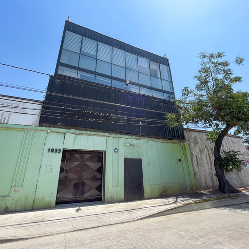 Local Comercial + Galpón + Edifcio + Bodegas + 14 Estacionam