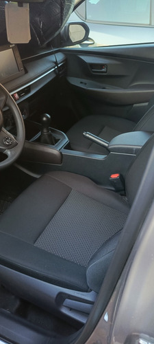 Toyota Yaris 1.5 4P Base At Cvt
