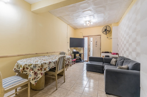 Casa. Gran Potencial Para Desarrollo Inmobiliario. Quincho Y Garage. Avellaneda Centro