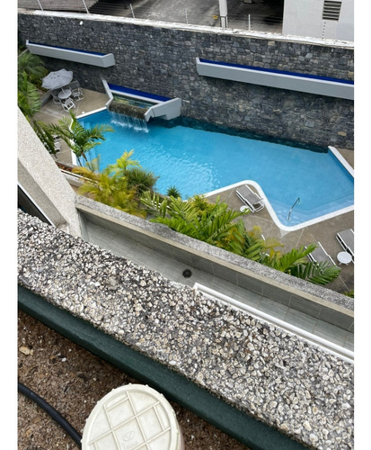 Se Vende Apto 242 M2 3h/3b/3p Altamira 4568