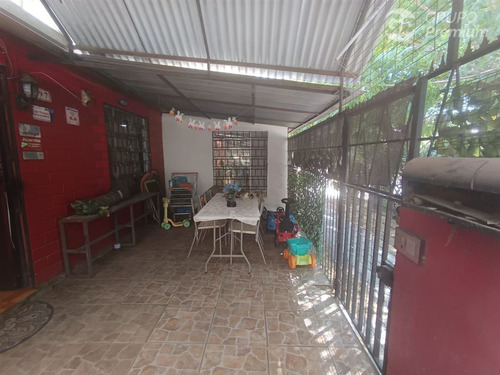 Casa Esquina En Venta De 5 Dorm. En Estación Central,