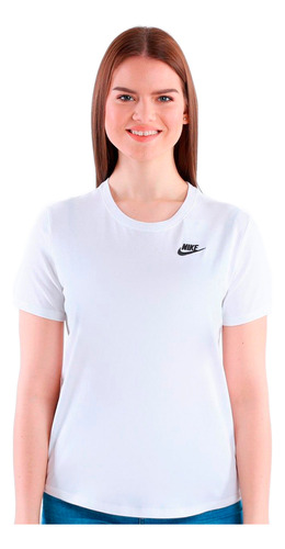 Camiseta Nike Sportswear Club  Feminina Dx7902-100