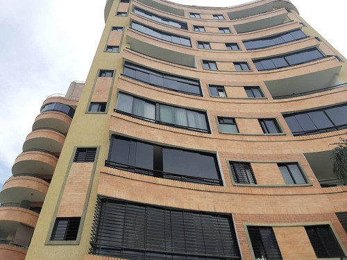 Pent-house De 3 Niveles En El Parral. Vende Lino Juvinao