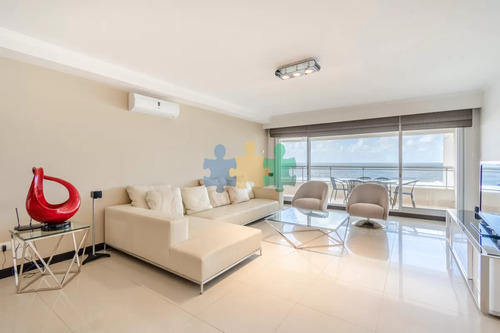 Moderno Apartamento De 3 Dormitorio Y Dependencia Frente Al Mar, Playa Brava - Ref : Eqp4376