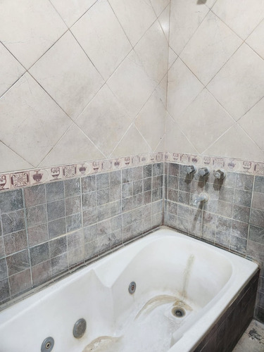 Casa A Terminar, Con Amplio Terreno En Venta.