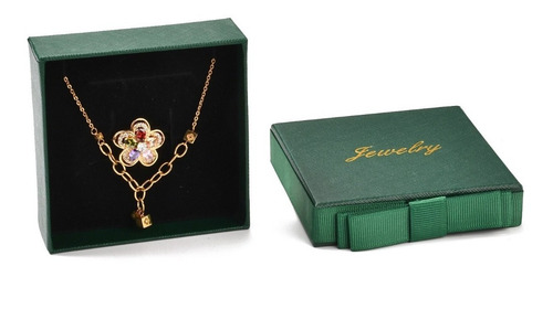 Imagen 2 de 6 de Una Caja De Regalo Para Joyas Color Verde 7x7cm
