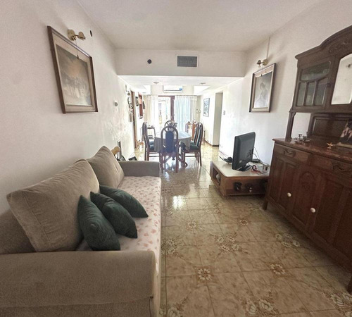 Casa De 3 Ambientes Con Cochera En Venta En Quilmes Centro