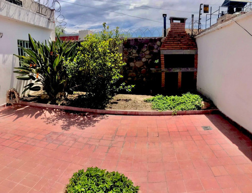 Dueñ Vende Casa Sexta Seccion Ciudad Mendoza, Excelente Ubicacion