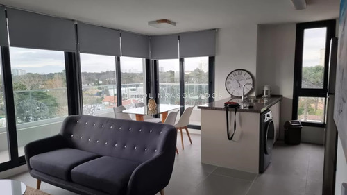 Apartamento En Venta De 2 Dormitorios En Edificio View, Punta Del Este.