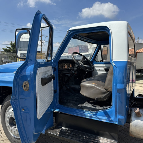 Ford 700 Caçamba Basculante 4x2