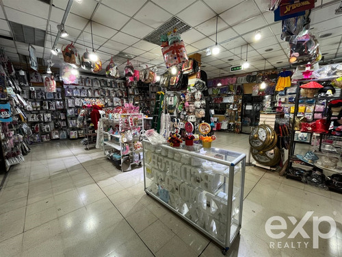 Local De 1886 Mt2 En Calle Franklin.