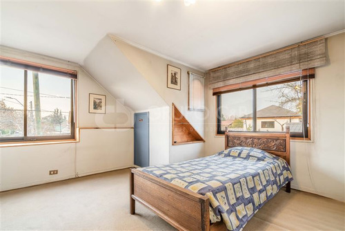 Casa En Venta De 5 Dorm. En Macul