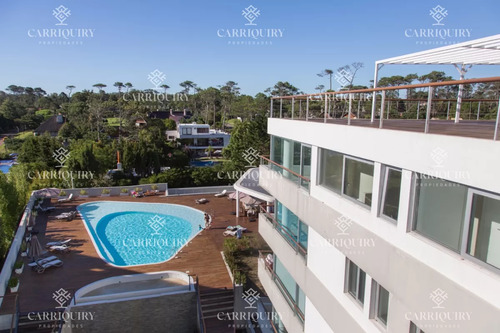 Playa Mansa Apartamento En Venta 3 Dormitorios Y Servicio.