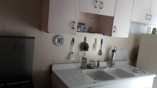 Apartamento En Venta, En Los Cedros Para Remodelar