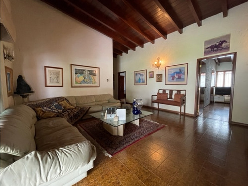 Se Vende Casa 800 M² 8h/10b/10p Cerro Verde