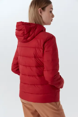 Campera Ultra Light Liviana Corta Roja Mujer Desiderata