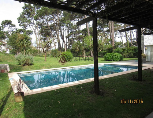 Casa En Rincón Del Indio, A 3 Cuadras Del Mar- Ref: 3115