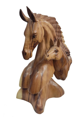 Escultura De Cavalo Entalhado Na Madeira