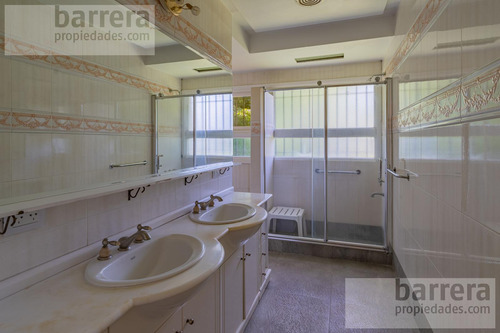 Exclusivo Chalet En Los Troncos: 4 Dormitorios Con Terreno Único