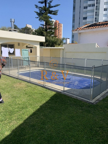 Muy Buena Casa De 4 Dormitorios En Playa Mansa, Venta