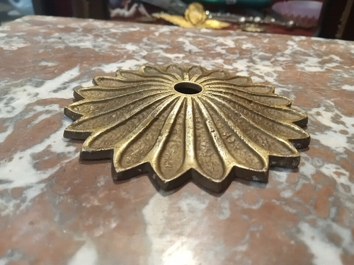Floron Bronce Macizo Antiguo Roseta Repuesto Araña Tapa Base (Usado)