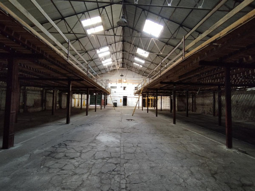 Venta O Alquiler De Local Industrial, Depósito, Galpón De 978m² En Aguada, Montevideo