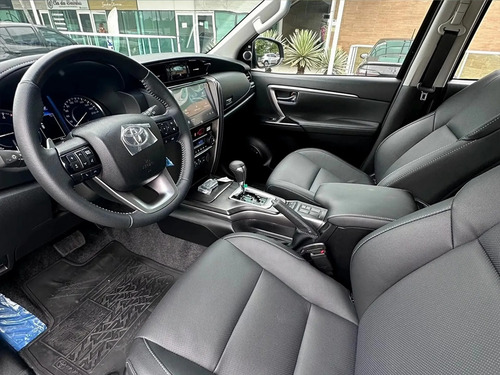 Toyota Hilux SW4 2.8 D-4D TURBO DIESEL SRX PLATINUM 4X4 AUTOMÁTICO