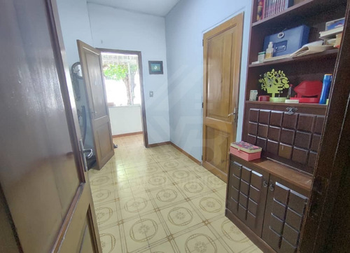 Se Vende Casa En El Rosal, De Estratégica Ubicación Habitable 5/5/5 Interesante Potencial Comercial Y Residencial Con Posibilidades De Ampliar