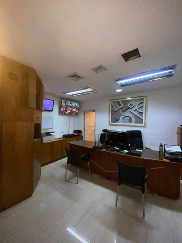 269801 Am* Venta De Local En Naguanagua Planta Baja En Hospital Metropolitano Del Nort
