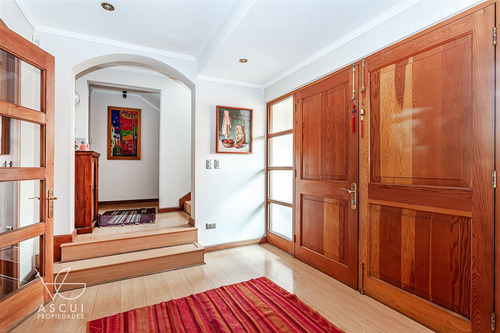Casa En Venta De 4 Dorm. En Lo Barnechea