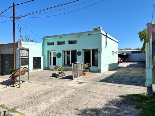 Imagen 2 de 14 de Venta Deposito Con Local Comercial Y Cocheras