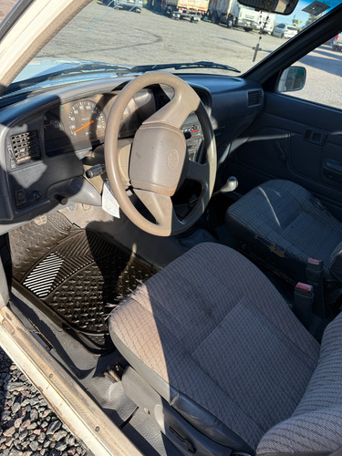 Toyota Hilux 2.8 D/cab 4x2 D Dlx