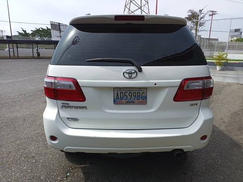 Imagen 4 de 13 de Toyota Fortuner Sr