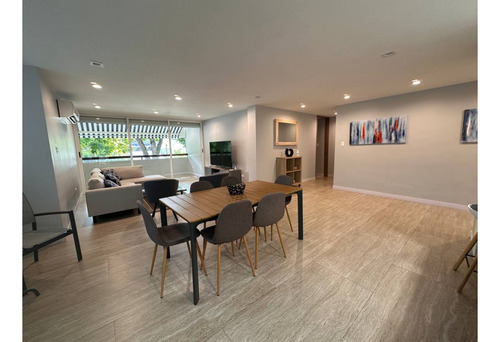 Apartamento En Venta Remodelado En Altamira Con Balcón
