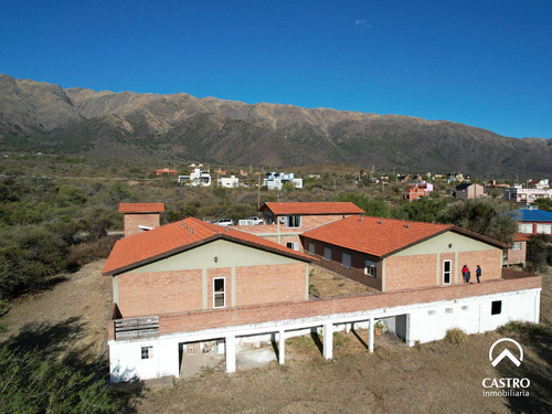 Hotel Sobre Los Mandarinos, Carpintería.
