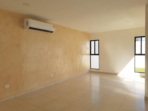Casa En Venta En Privasa Soluna En Temozón A 5 Min De Plaza La Isla,mérida,yucatán.
